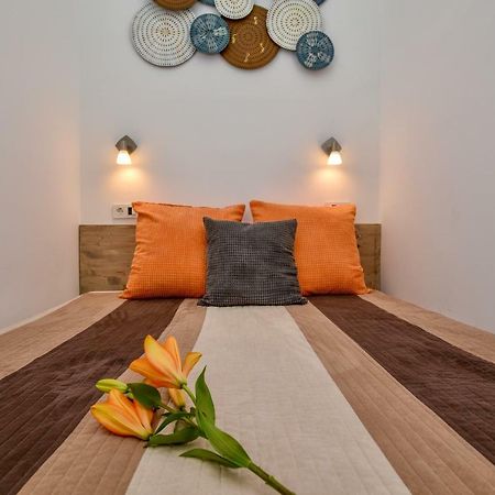 Heart Apartment With Free Private Parking Budapest Bagian luar foto
