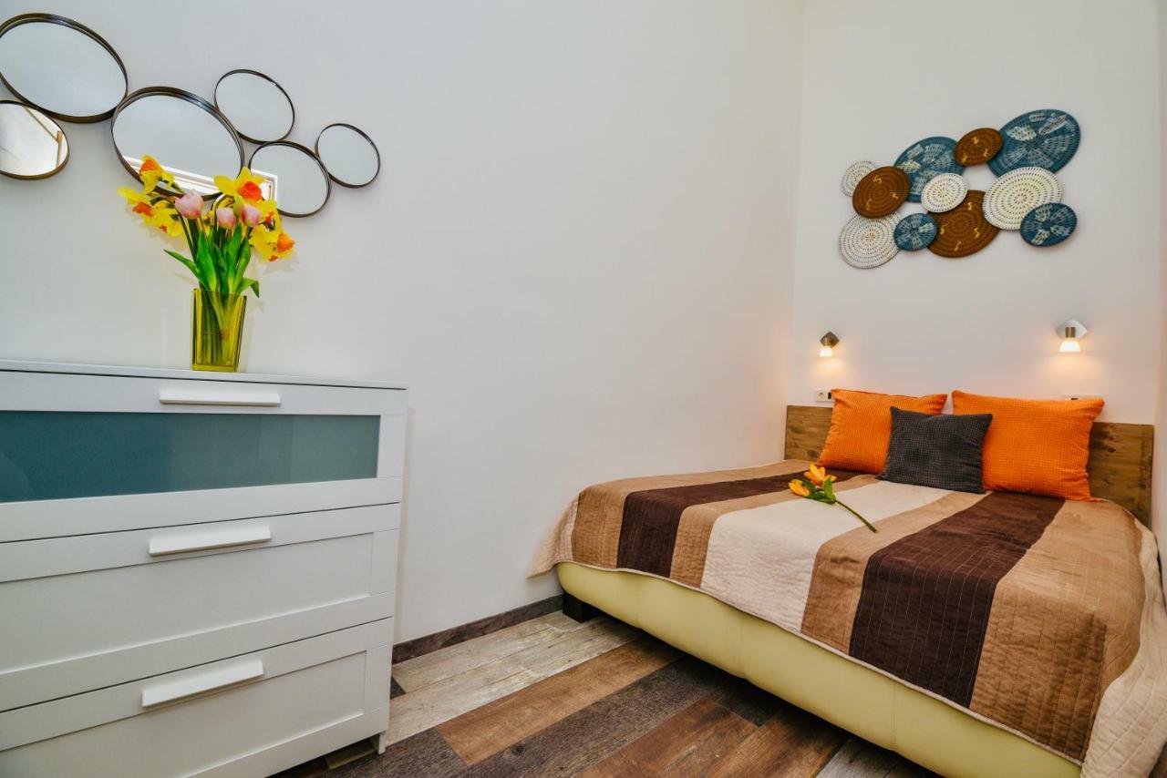 Heart Apartment With Free Private Parking Budapest Bagian luar foto