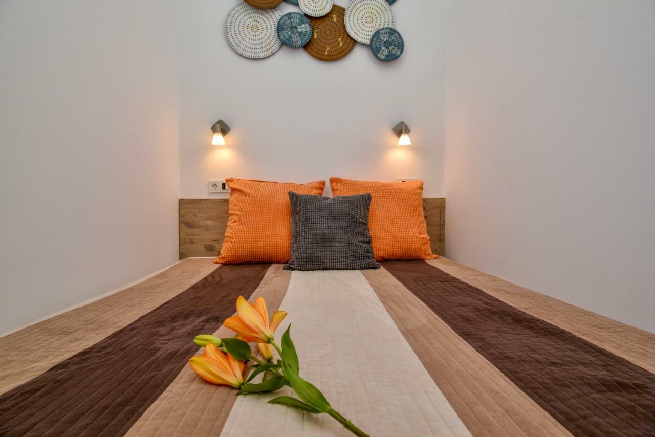 Heart Apartment With Free Private Parking Budapest Bagian luar foto