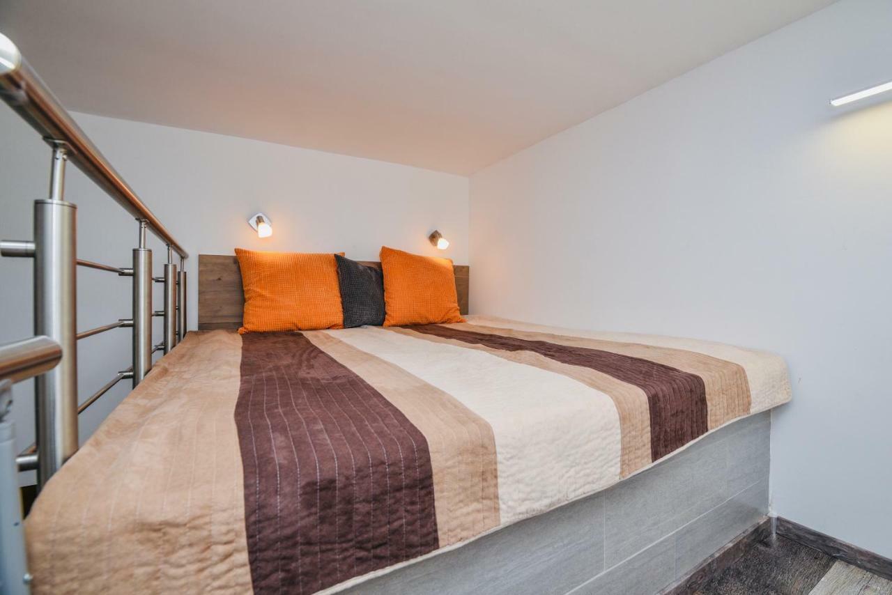 Heart Apartment With Free Private Parking Budapest Bagian luar foto