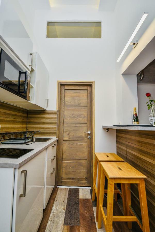 Heart Apartment With Free Private Parking Budapest Bagian luar foto