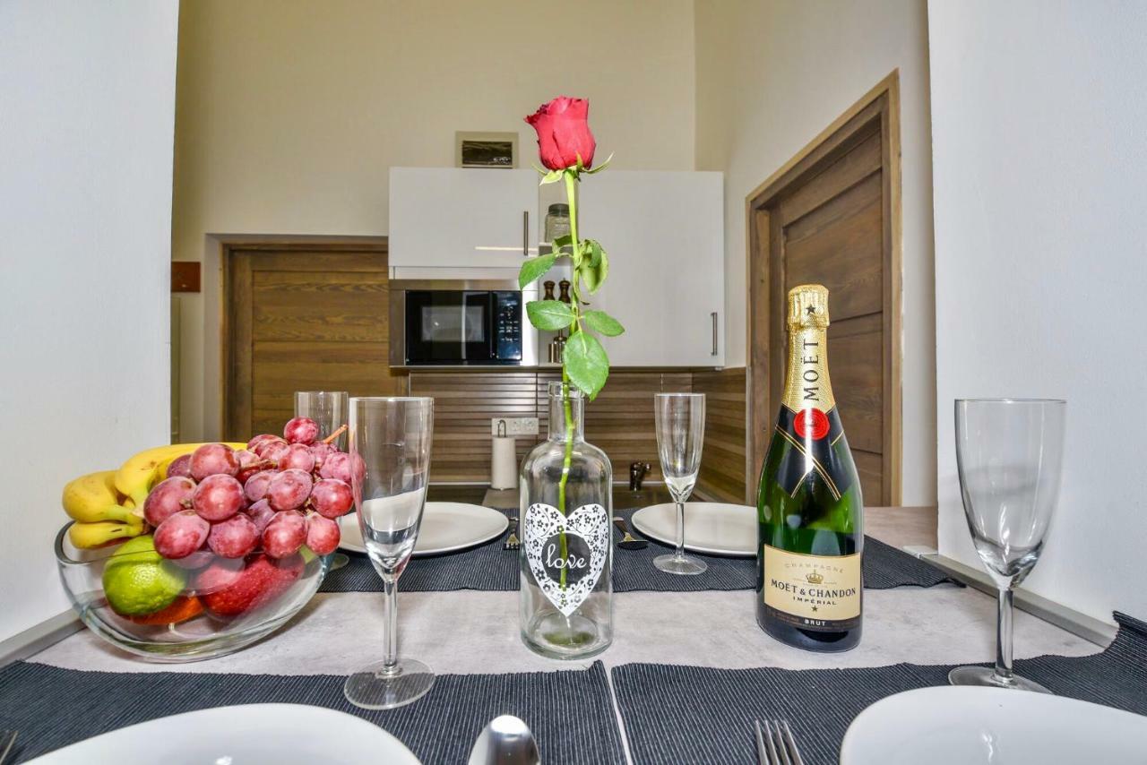 Heart Apartment With Free Private Parking Budapest Bagian luar foto