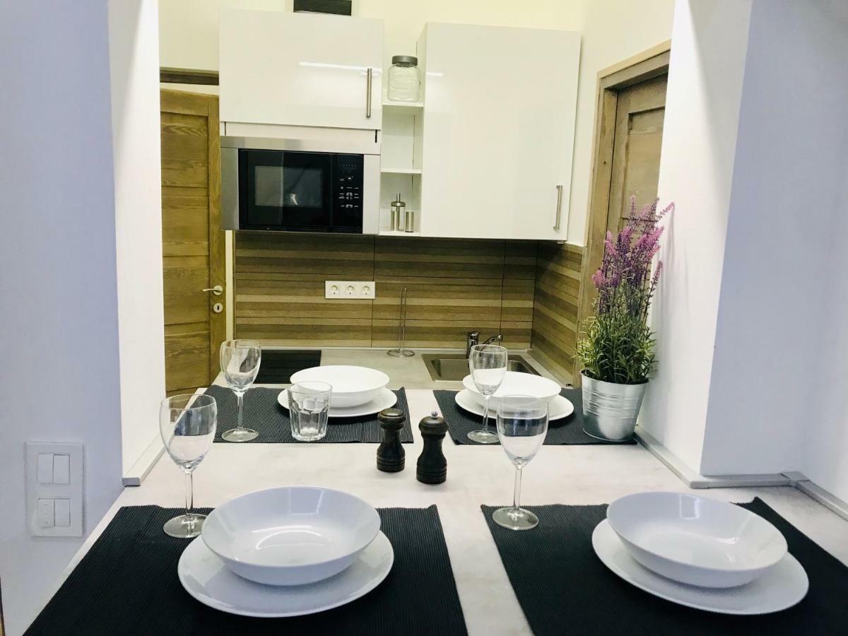 Heart Apartment With Free Private Parking Budapest Bagian luar foto