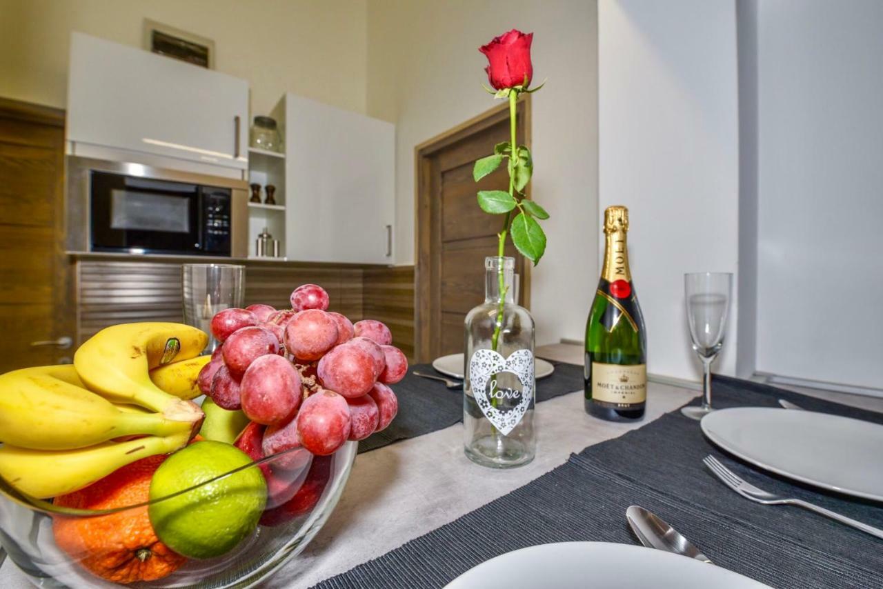Heart Apartment With Free Private Parking Budapest Bagian luar foto
