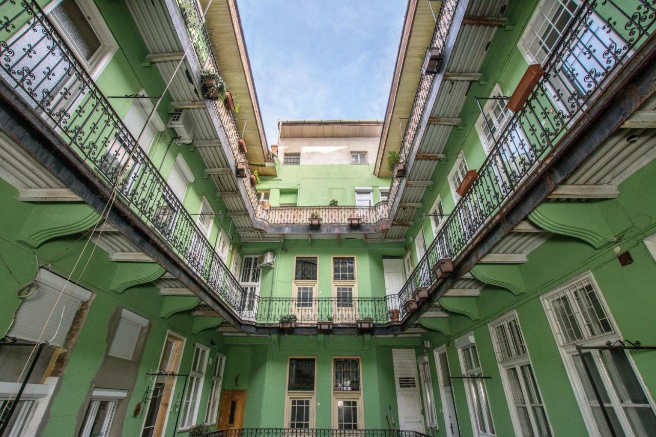 Heart Apartment With Free Private Parking Budapest Bagian luar foto